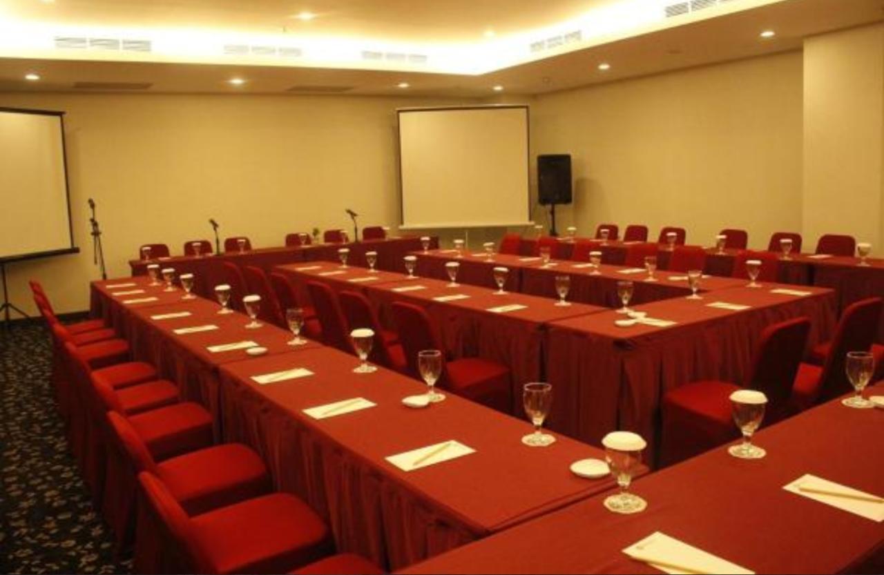 Brothers Inn Sukoharjo Εξωτερικό φωτογραφία